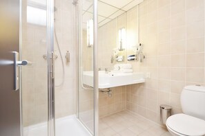 Secador de pelo y toallas