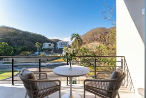 Outdoor dining - 2BR Condo Steps to Beach | Costta A Santa Cruz (Huatulco)
