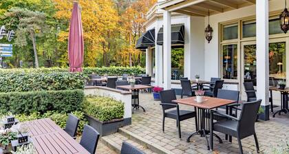 Explore Nature Trails with Free Parking and Bike Rentals Near Julianatoren