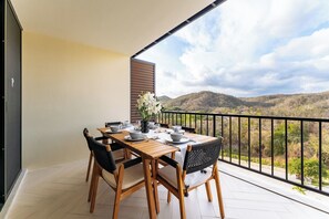 Outdoor dining - Santa Cruz Penthouse | Private Pool, Walk to Beach (Huatulco)