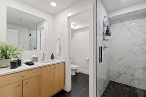 Hair dryer, towels - Global Retreat in the Rockies | Central Location (Denver)