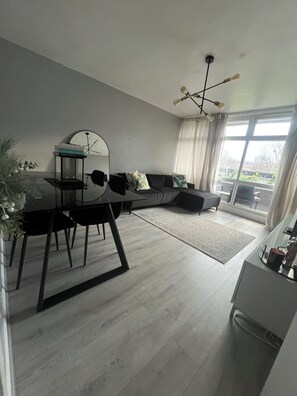 Living area - Lovely 2 bedrom in Vauxhall Central London (London)