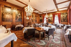 Dining - Delightful Room for Cultural Tours Near De Waag Leeuwarden and Fries Museum (Leeuwarden)