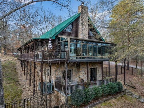 Best Lakeside Living at Big Bend Retreat!