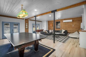 Unclassified image, 4 of 62, button