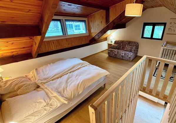 Nhà gỗ | 4 phòng ngủ, bàn ủi/dụng cụ ủi quần áo