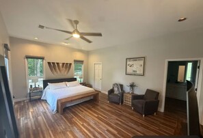 5 bedrooms, iron/ironing board, bed sheets - Treetop Haven: Pool, Fluffy Cows, Stunning Views (Franklin)