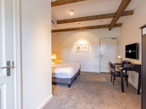 1 bedroom, free WiFi, bed sheets, wheelchair access - Prime Location with Nature Access! Free Parking, Dining! Near Stuw Belfeld (Baarlo)