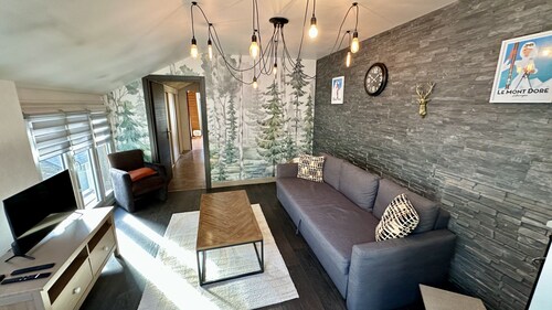 Retreat With Terrace, Parking