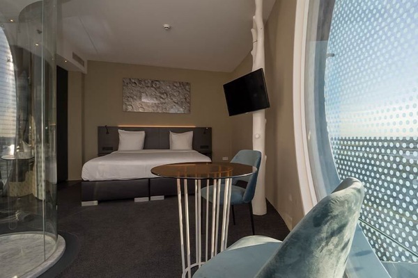 Unit with one King bed