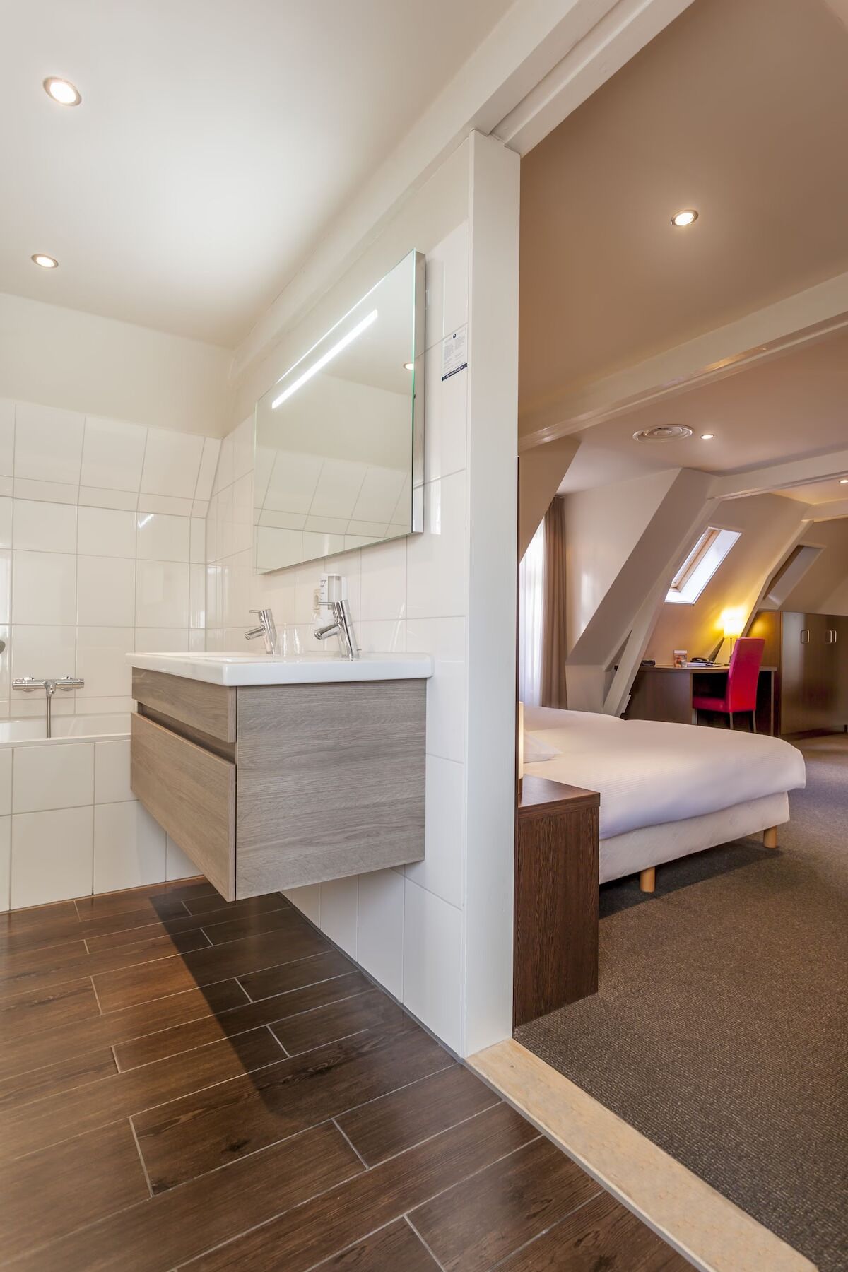 1 slaapkamer, een strijkplank/strijkijzer, gratis wifi, beddengoed