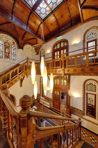 Explore History, Enjoy Comfort in Classic Room Close to Speelgoedmuseum