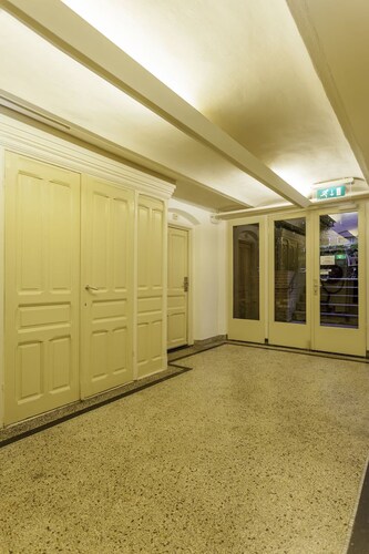 Relax in a Non-Smoking Room with Courtyard, Garden & On-Site Bar in Deventer