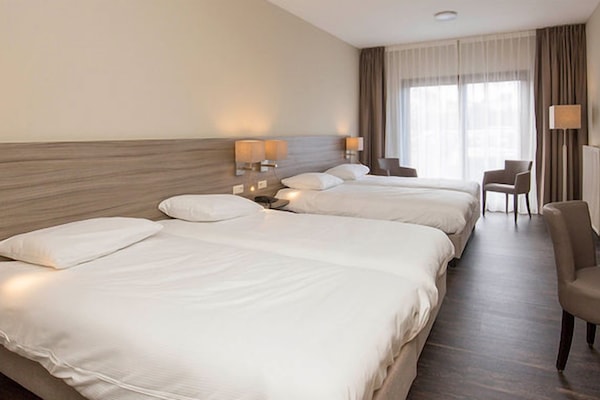 Unit with four twin beds