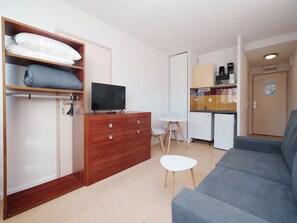 Apartment | Living area - Scenic Escape by the Village rim (Agde)