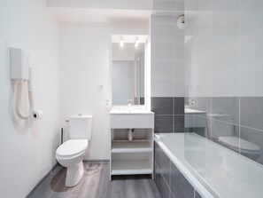 Apartment | Bathroom - Scenic Escape by the Village rim (Agde)