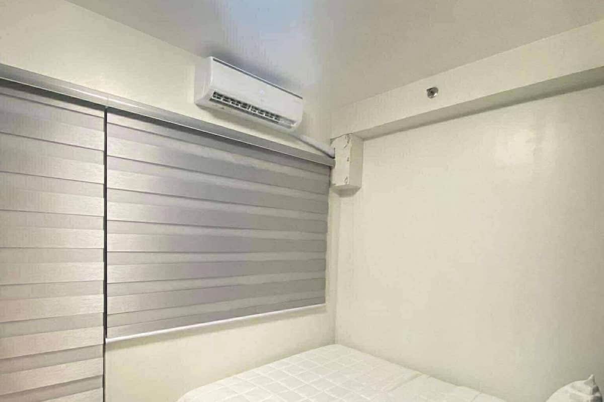 Basic Apartment, Balcony, City View