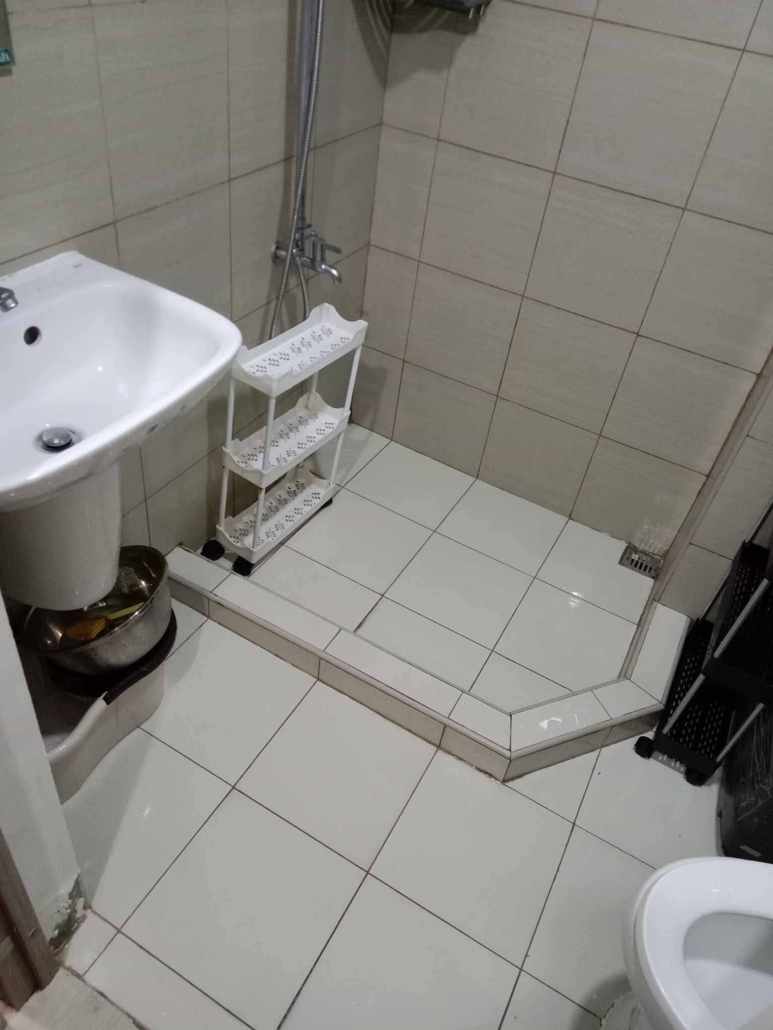 Ducha, artículos de tocador gratuitos, jabón, shampoo