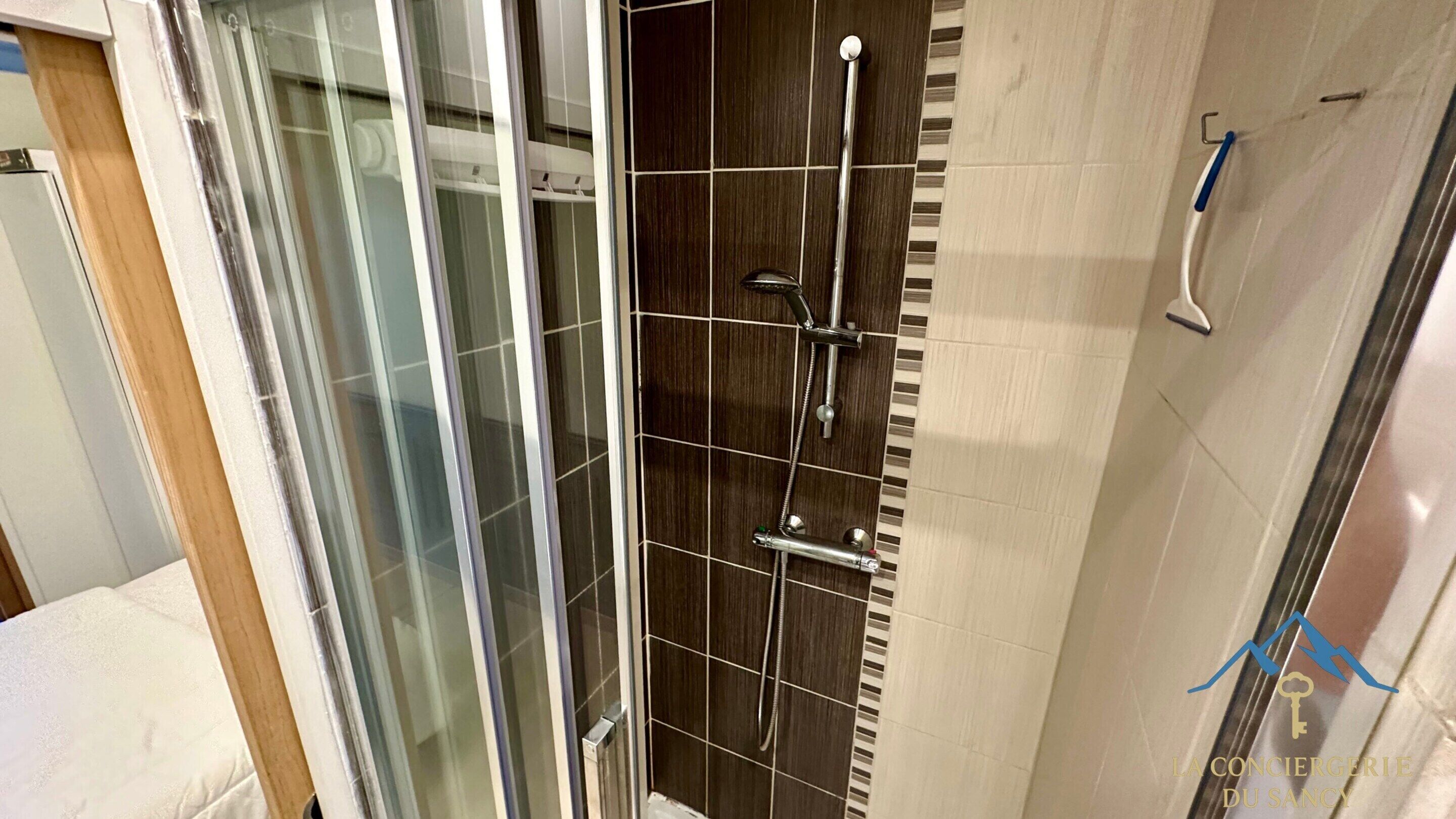 Apartment | Bathroom | Hair dryer