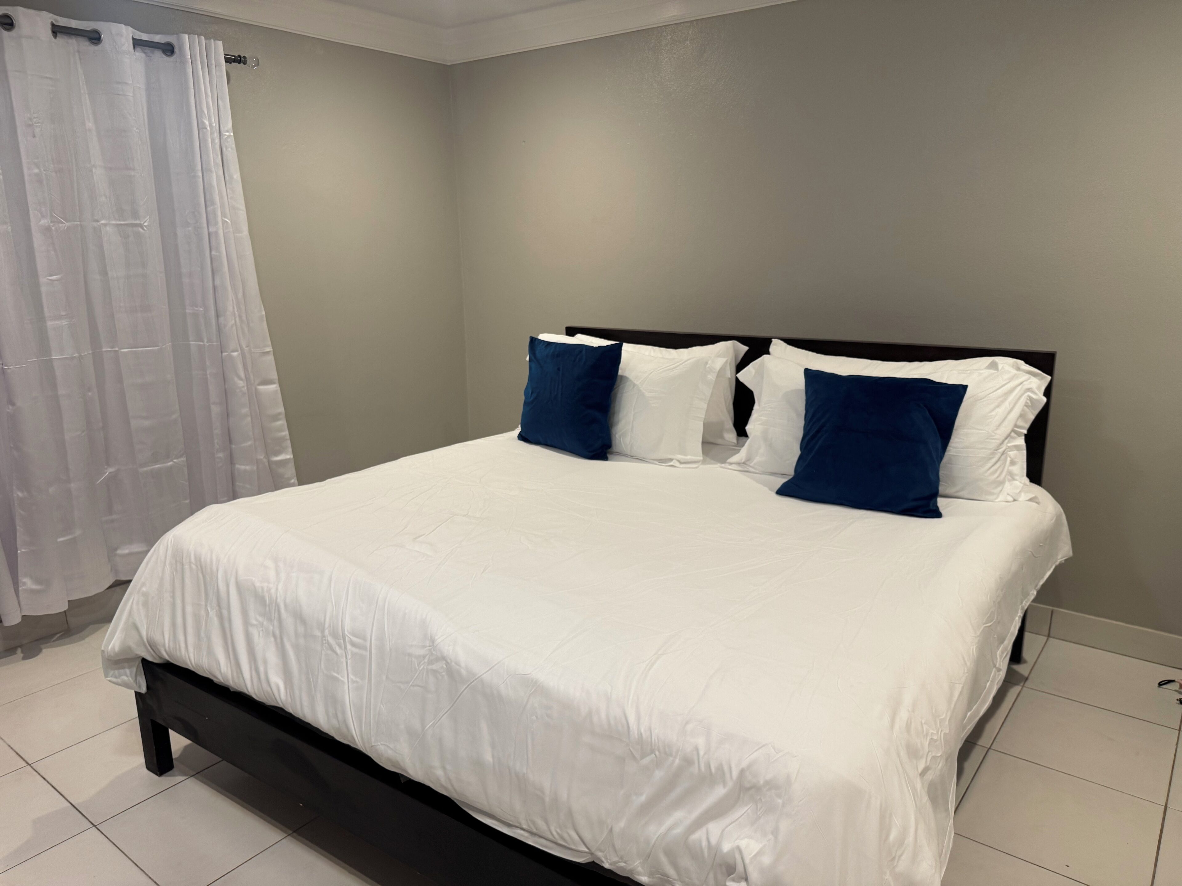 3 bedrooms, iron/ironing board, WiFi, bed sheets