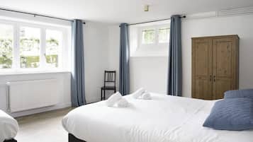 2 bedrooms, iron/ironing board