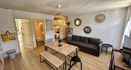 Modern 6-guest Flat in Mont-dore