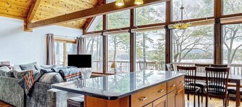 Lake Winnipesaukee 4 season lakefront home! 2.5 miles to downtown Wolfeboro.