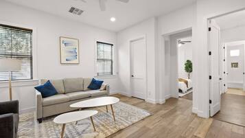 Televisión, oficina