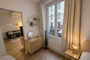 Living area - 2 pieces cosy metro saint michel - Paris 6 -2p (Paris)