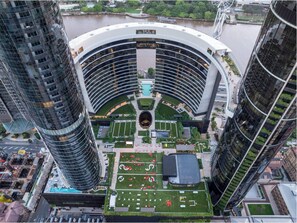 Exterior - Lv 53 Riverview Luxe Apt on QWR - Crown's Jewel City view with Parking (Brisbane City)