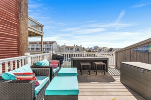 Outdoor dining - Trident by Bayshore | 2BR Apartment (Ocean City)