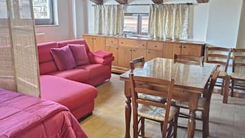 Apartment, City View | Living area