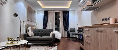 Apartamento superluxo, sacada, vista para o pátio | Área de estar