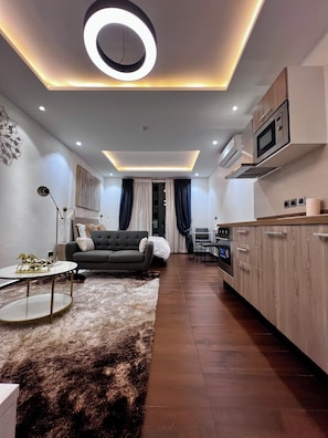 ลักซ์ชัวรี่อพาร์ทเมนท์, ระเบียง, วิวสวนหย่อม