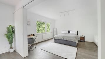 2 Schlafzimmer, Schreibtisch, Bügeleisen/Bügelbrett, WLAN