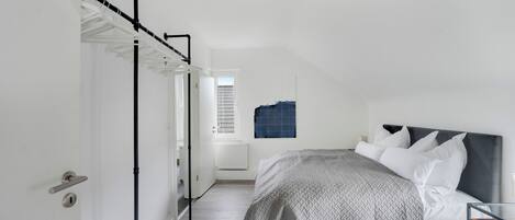 2 عدّة غرف نوم ومكتب ومكواة/لوح كي وواي فاي