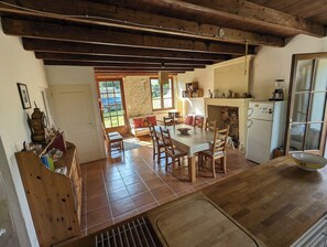 Dining - Authentic Charentaise House (Saint-Germain-du-Seudre)