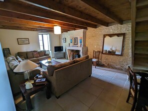 Smart TV - Authentic Charentaise House (Saint-Germain-du-Seudre)