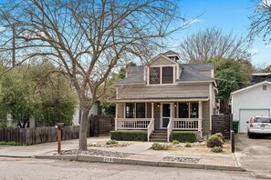 Exterior - Backyard Vines on Olive - Spa, Walk to downtown Paso Roble! (Paso Robles)