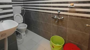 Đồ dùng nhà tắm miễn phí, khăn tắm, xà phòng, dầu gội