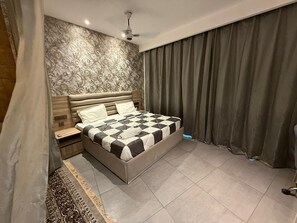 1 bedroom, WiFi - spira.staycation (Noida)