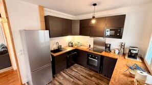 High chair - Lush Corner Near the Bistro (Mont-Dore)