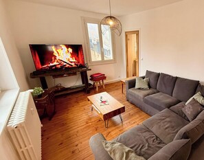 Unclassified image, 3 of 43, button - Lush Corner Near the Bistro (Mont-Dore)