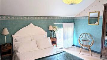 5 bedrooms, WiFi, bed sheets