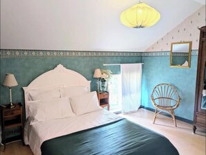 5 bedrooms, WiFi, bed sheets