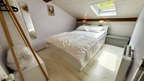 Apartemen | 2 kamar tidur, ruang kerja ramah laptop, dan setrika/meja setrika