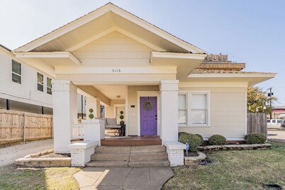 Walk To TCU -2 King Beds-Sleeps 6-As Close As You Can Get