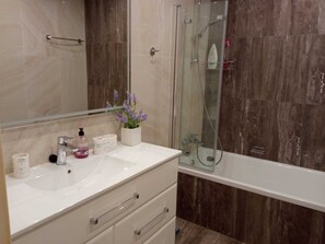 Hair dryer, bidet, towels, soap - Marbella Real Apartment (Marbella)