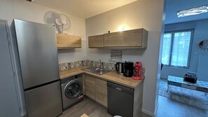 Private kitchen - 2-bedroom Revamped Flat in Auvergne (Mont-Dore)