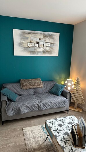 Living area - 2-bedroom Revamped Flat in Auvergne (Mont-Dore)